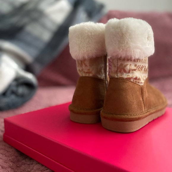 Boots - Picture 3 of 11